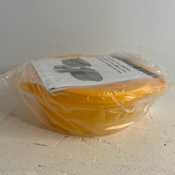New Tupperware CrystalWave Plus Round Container Yellow 600mL - Picture 3 of 4
